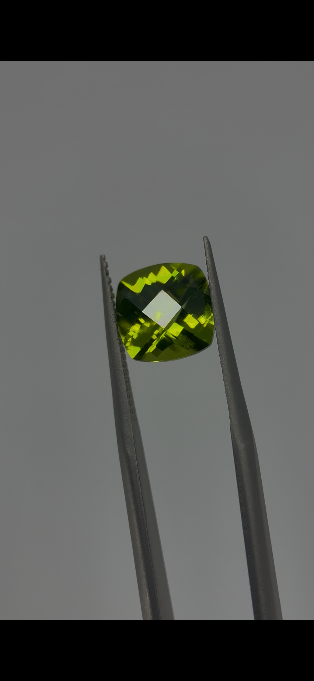Peridot, Cushion Cut, 3ct.