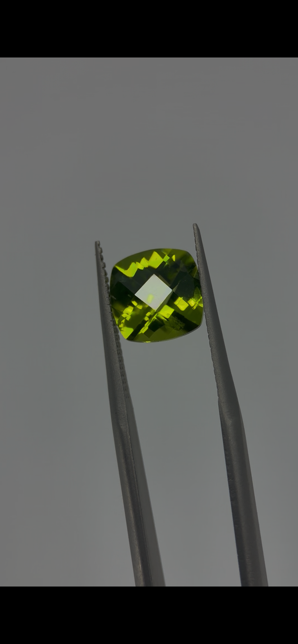 Peridot, Cushion Cut, 3ct.