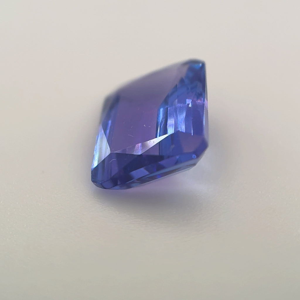 Violet Tanzanite, Emerald Cut, 2.61ct