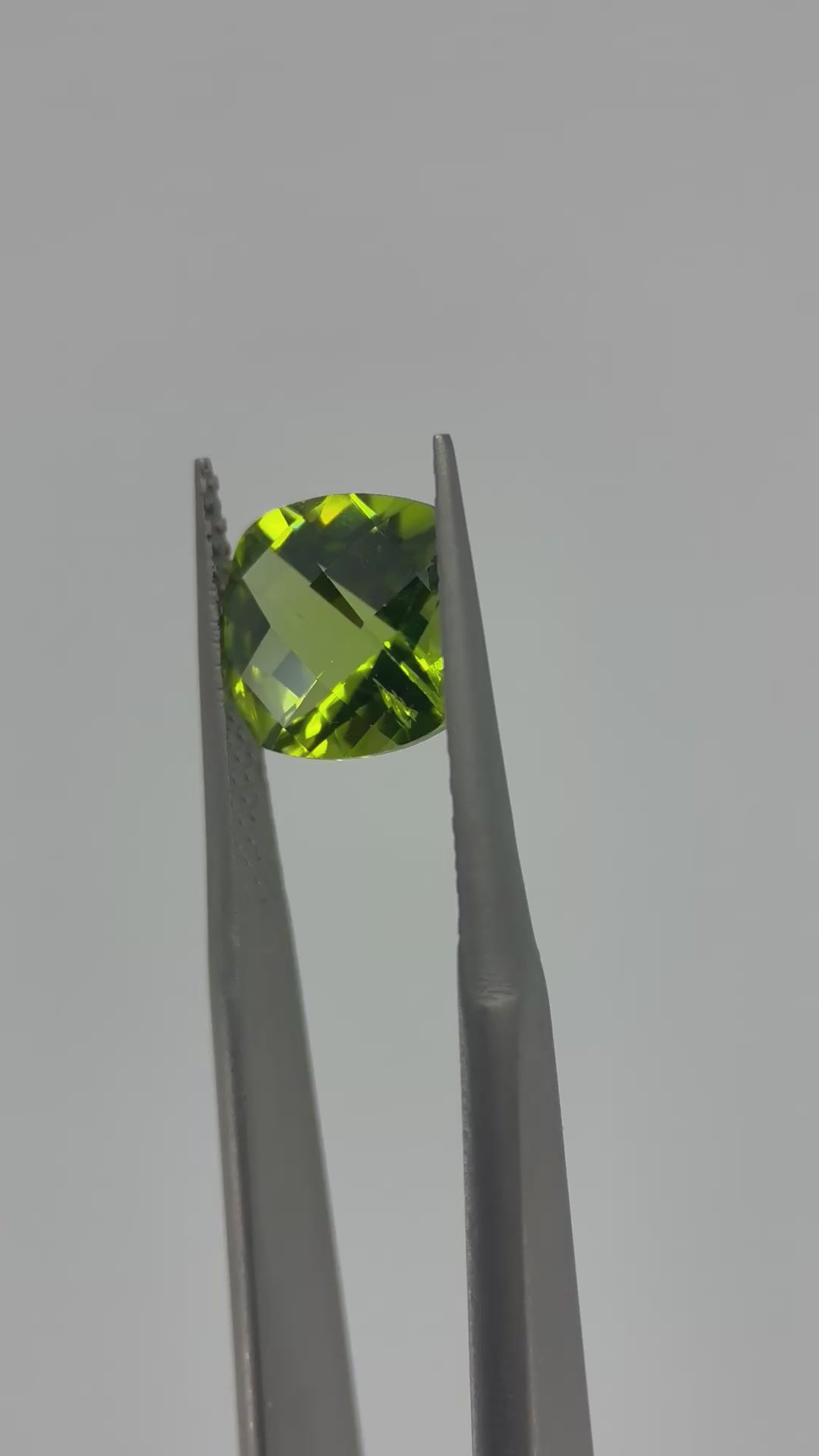 Peridot, Cushion Cut, 3ct.